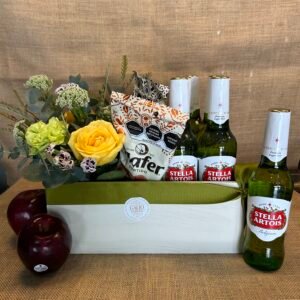 Arreglos con botanas, dulces, vinos